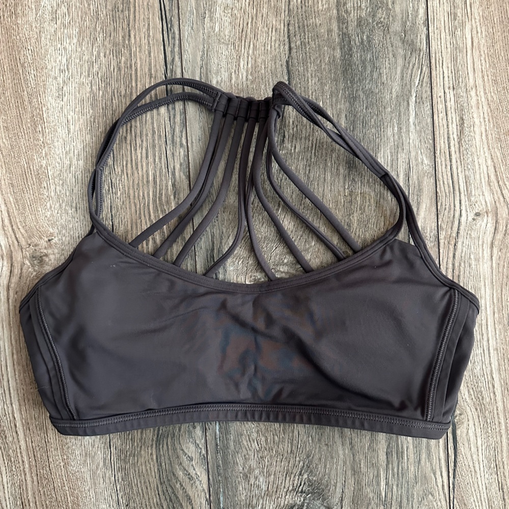 Lululemon free to be sports bra size 6